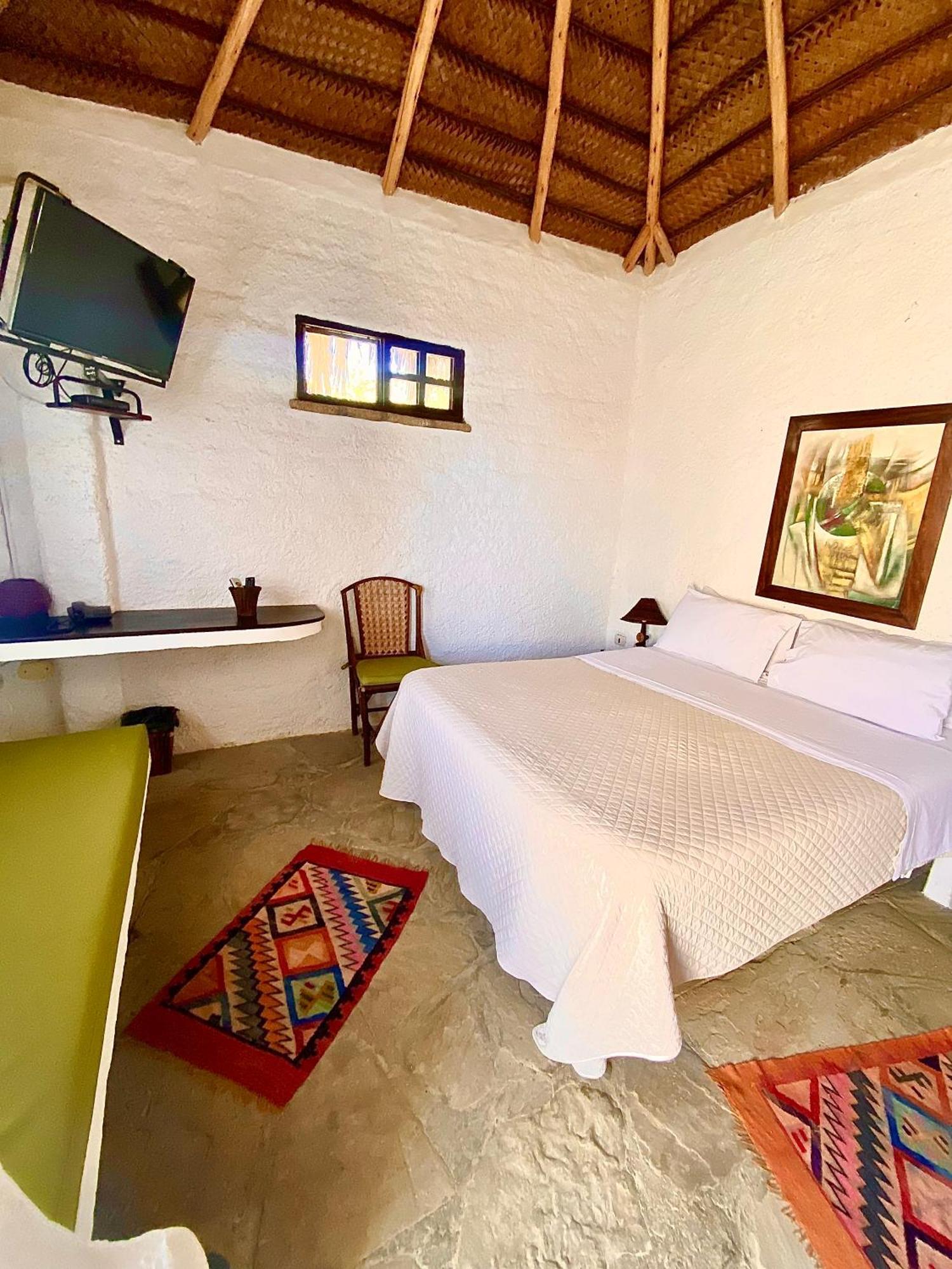 Hotel Smiling Crab Canoas de Punta Sal Exterior photo
