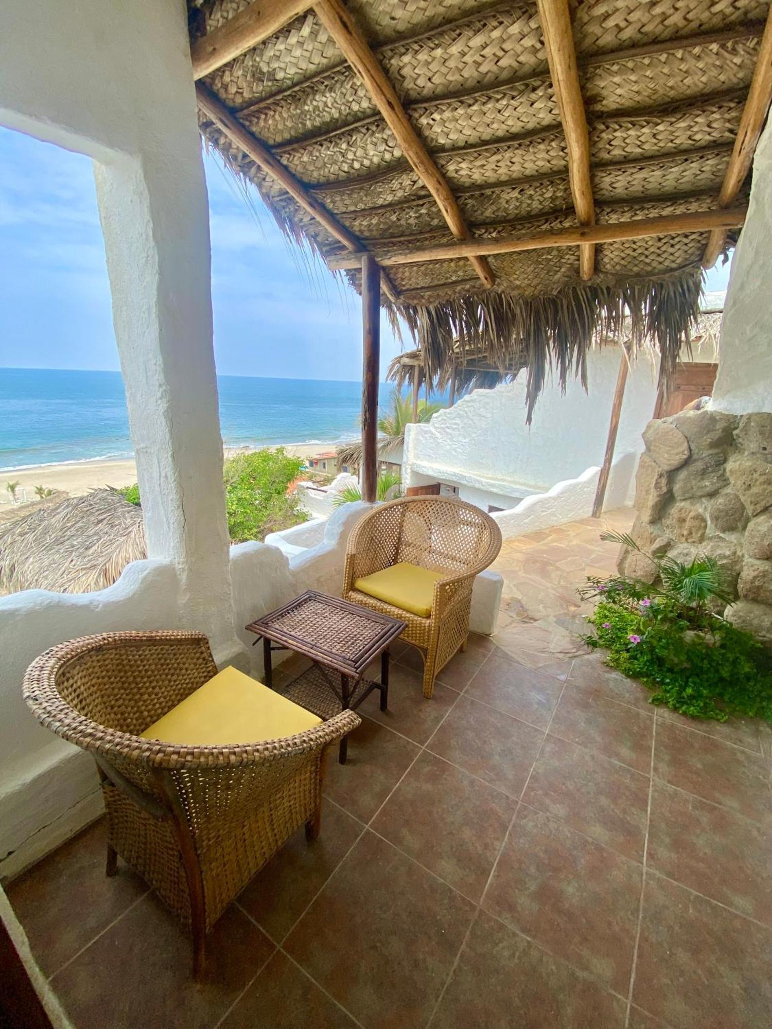 Hotel Smiling Crab Canoas de Punta Sal Exterior photo